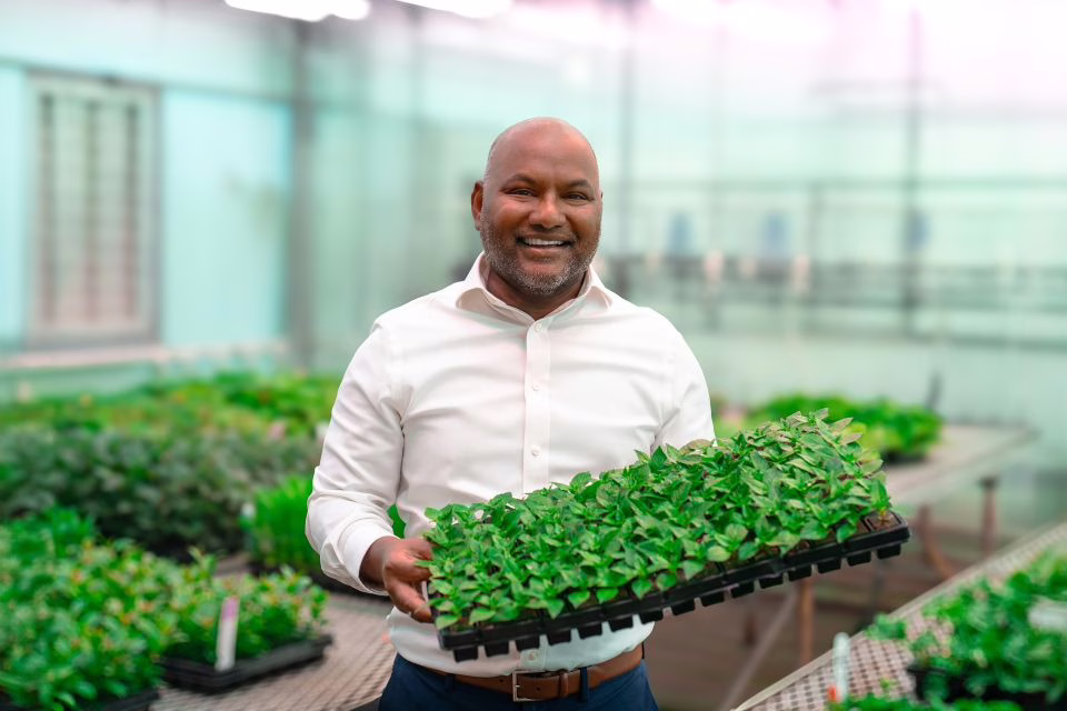 Vijay Rapaka, Ph.D, Director of Global Grower Operations and Research, Oasis Grower Solutions
